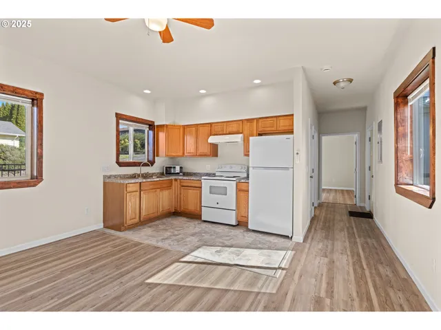 $236,000 | 401 B Street, Myrtle Point, OR 97458