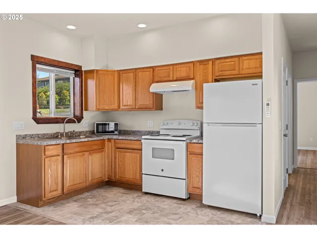 $236,000 | 401 B Street, Myrtle Point, OR 97458