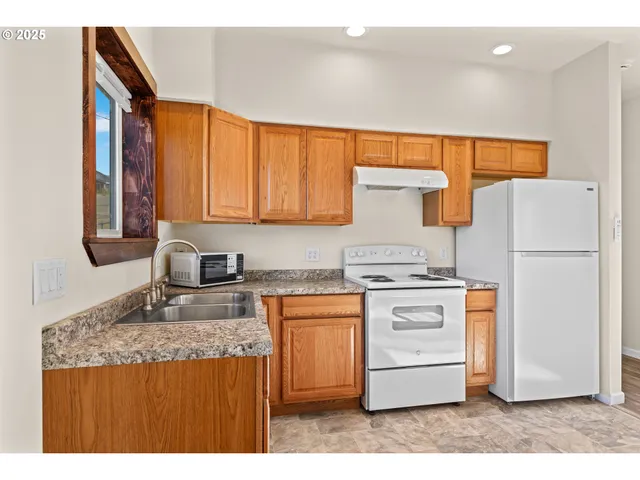 $236,000 | 401 B Street, Myrtle Point, OR 97458