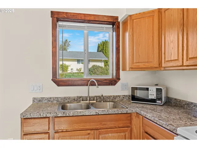 $236,000 | 401 B Street, Myrtle Point, OR 97458