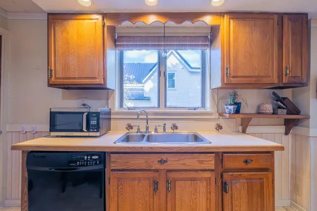 $247,500 | 259 Grove Street, Bangor, ME 04401