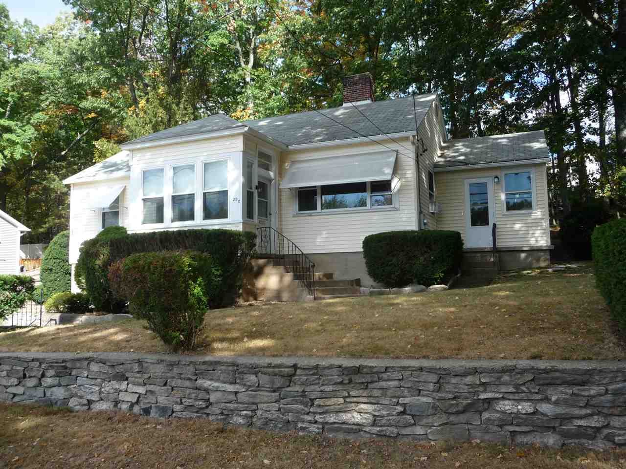 202 Kennard Road Manchester, NH 03104 - Photo 2 of 32