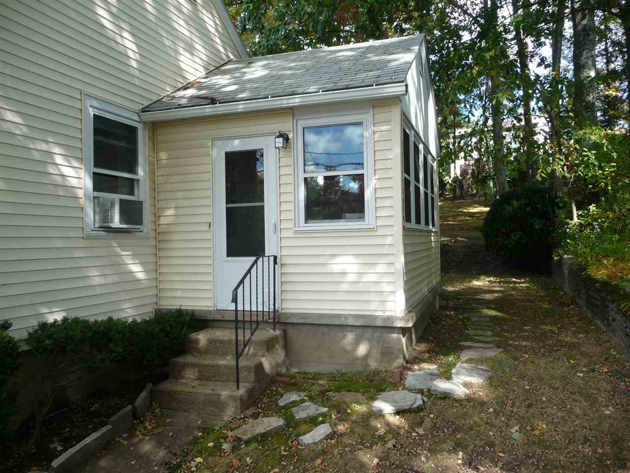 202 Kennard Road Manchester, NH 03104 - Photo 8 of 32