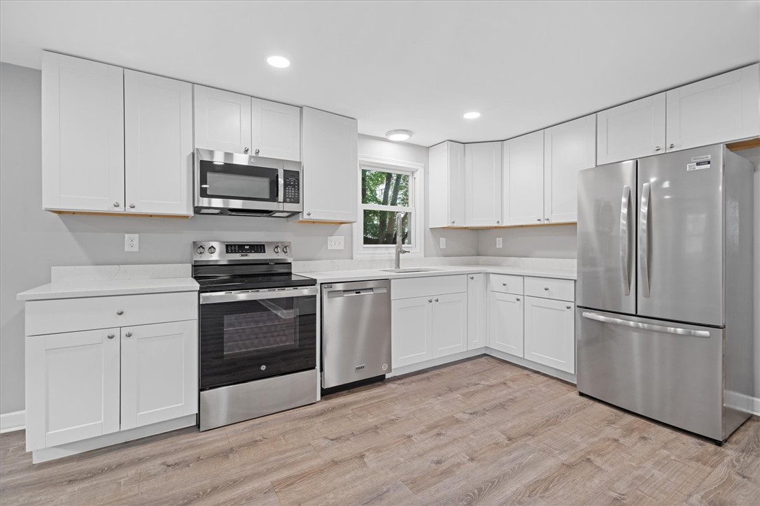 199 Roberts Street Woonsocket, RI 02895 - Photo 3 of 34