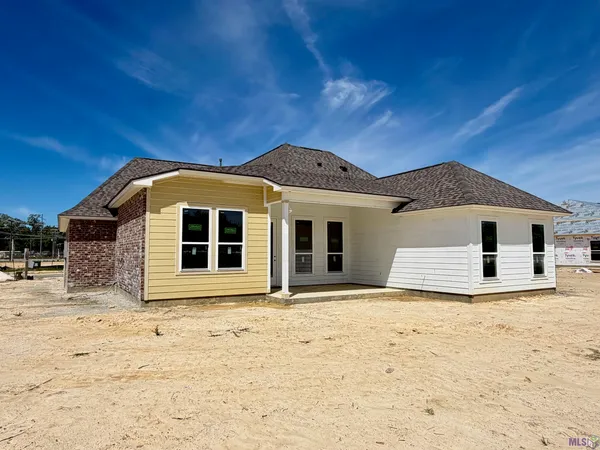 $369,900 | 29433 Northlake Drive, Denham Springs, LA 70726