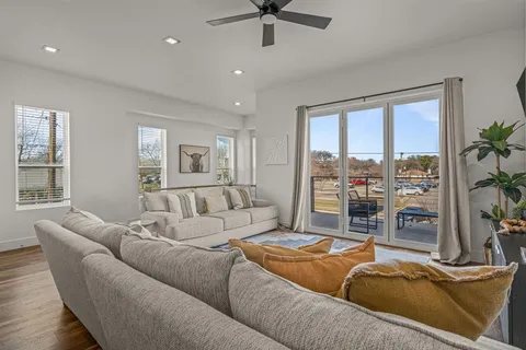 $715,000 | 500 West Sanford Street, Arlington, TX 76011