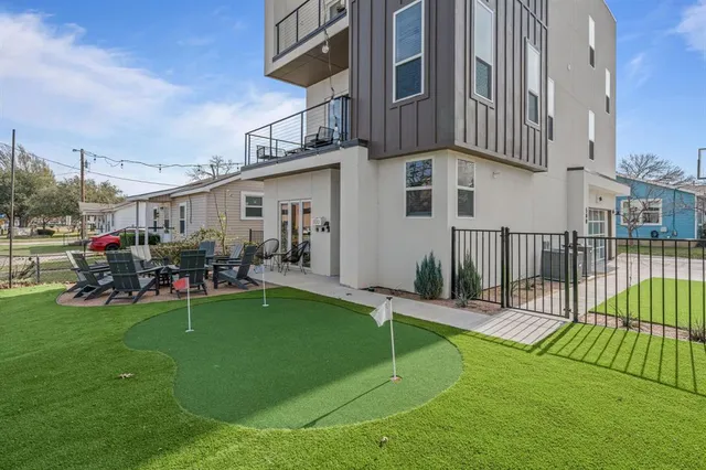 a view of a house with backyard and porch