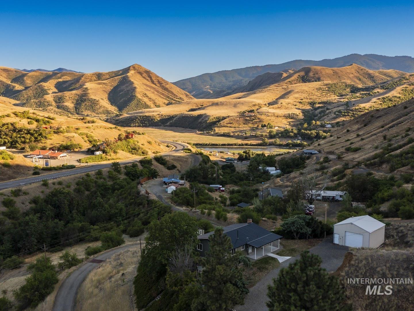 Aerial view of property's location featuring a mountain backdrop