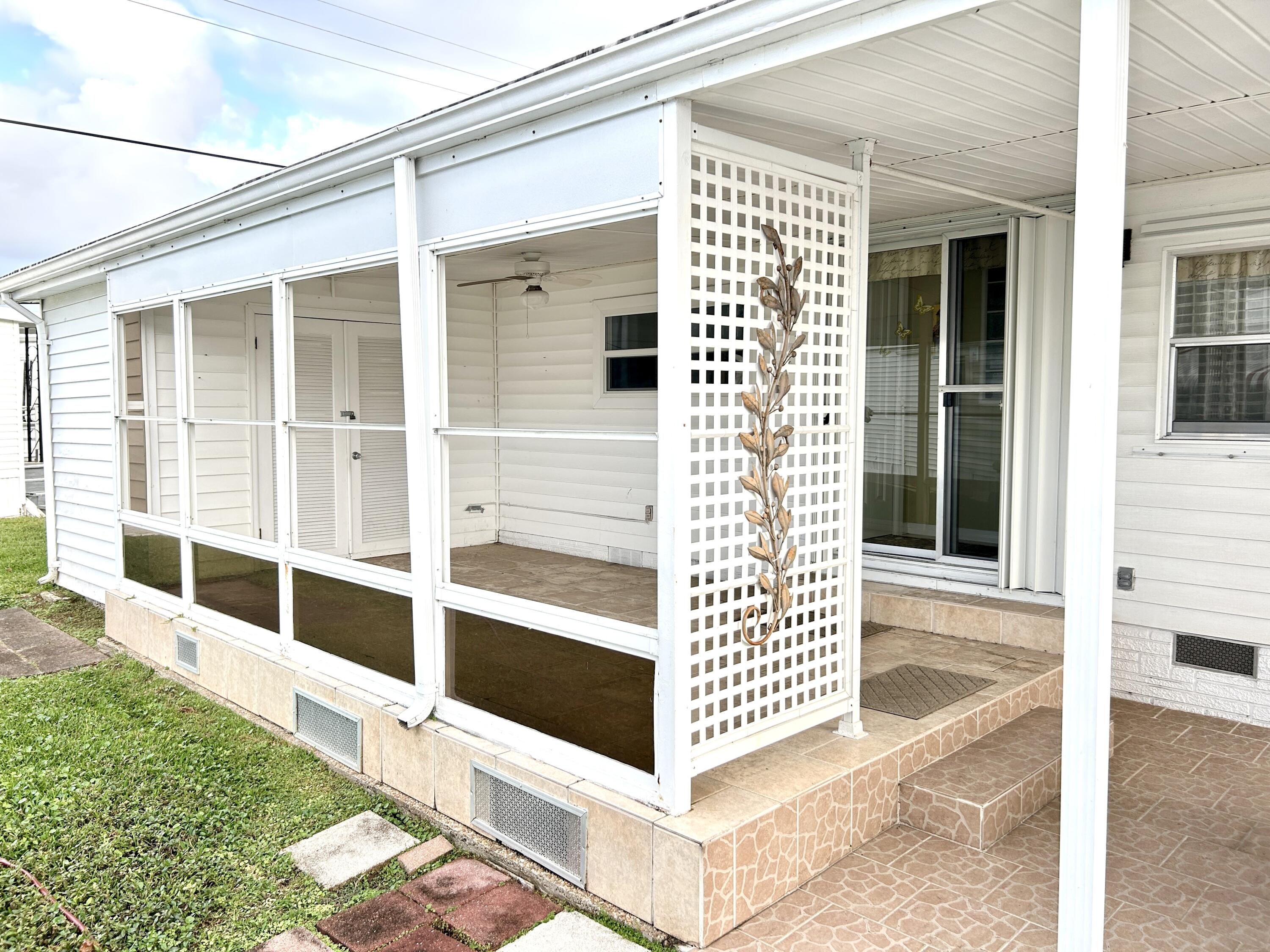 1401 South 33rd Road Hollywood, FL 33021 - Photo 3 of 44 IMG_2560