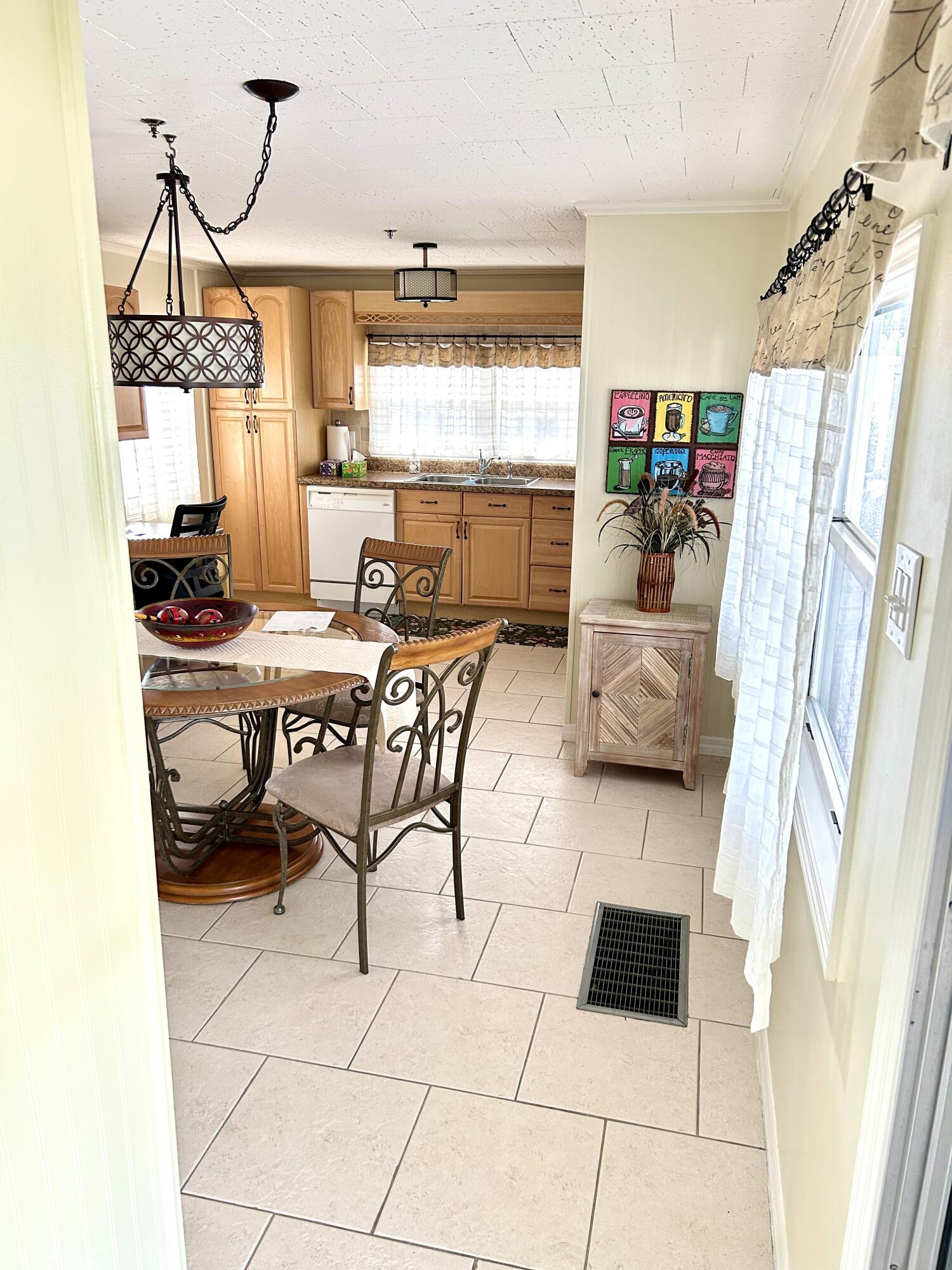 1401 South 33rd Road Hollywood, FL 33021 - Photo 7 of 44 IMG_2568