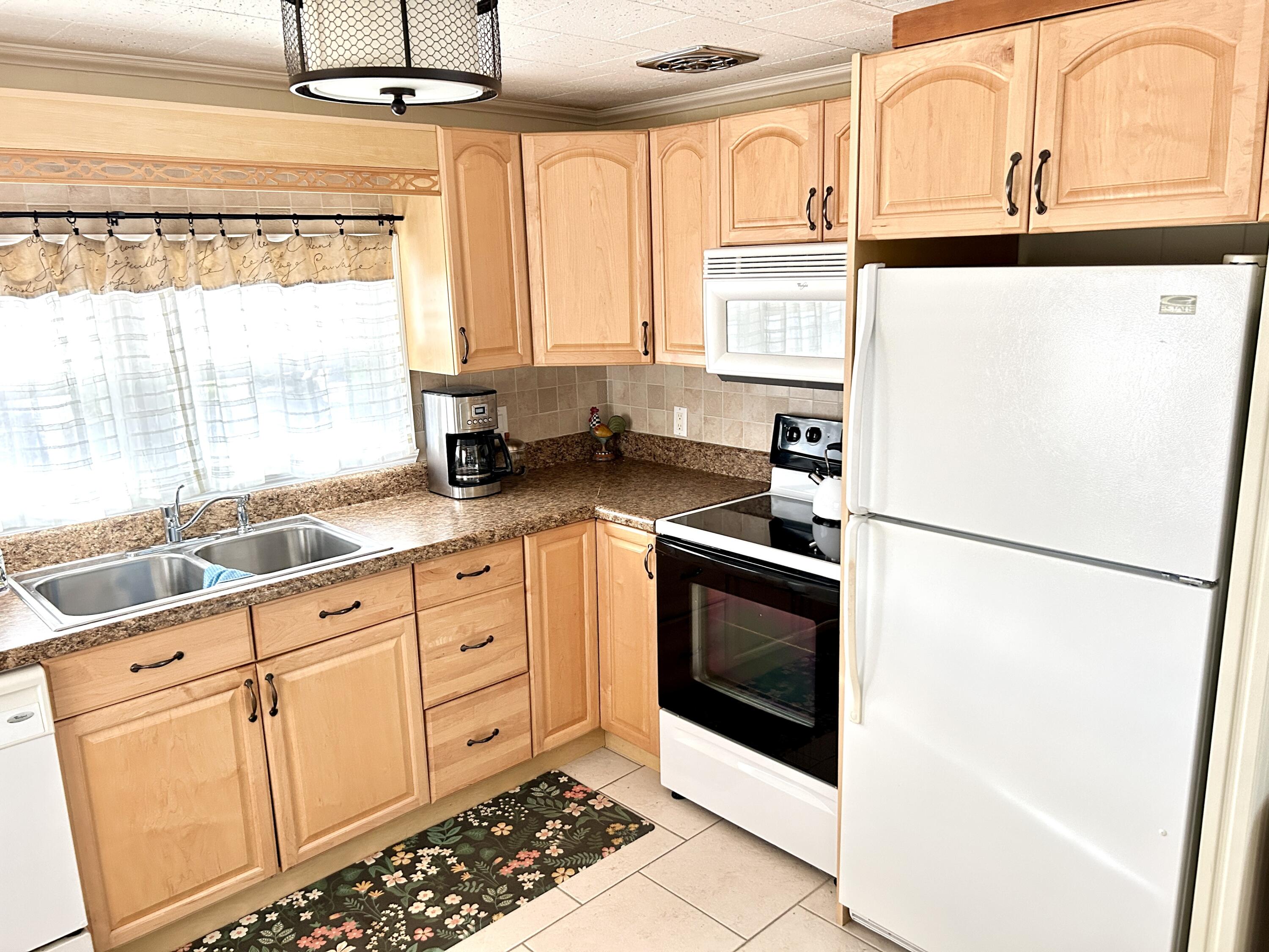 1401 South 33rd Road Hollywood, FL 33021 - Photo 10 of 44 IMG_2573