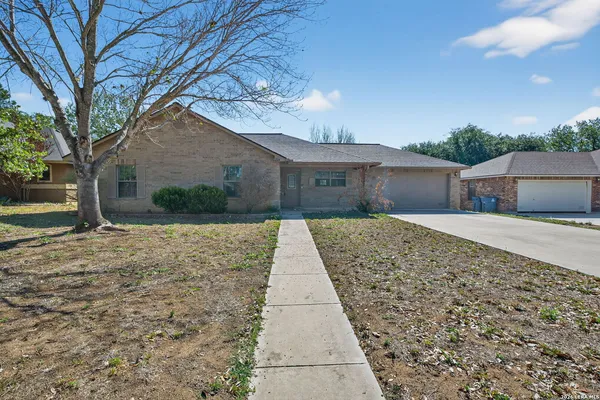 $299,000 | 224 Bunker Hill, Pleasanton, TX 78064