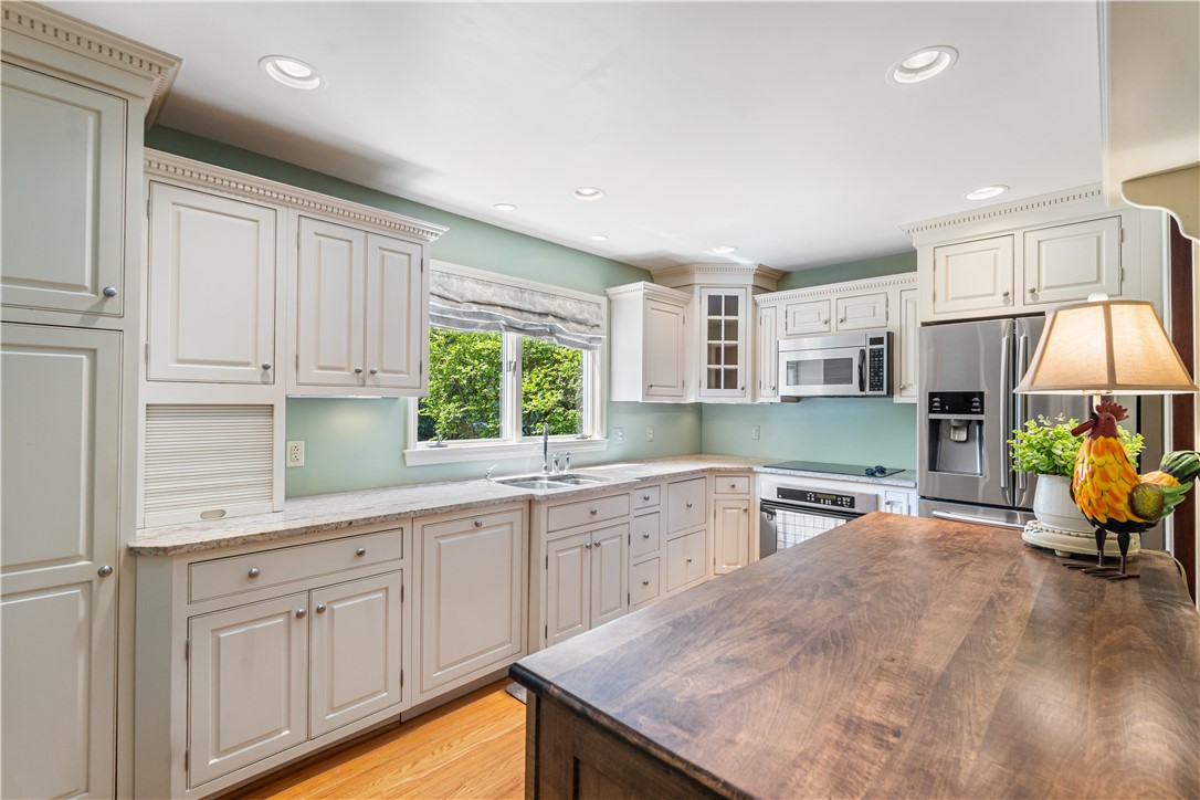 27 Covington Road Irondequoit, NY 14617 - Photo 15 of 43