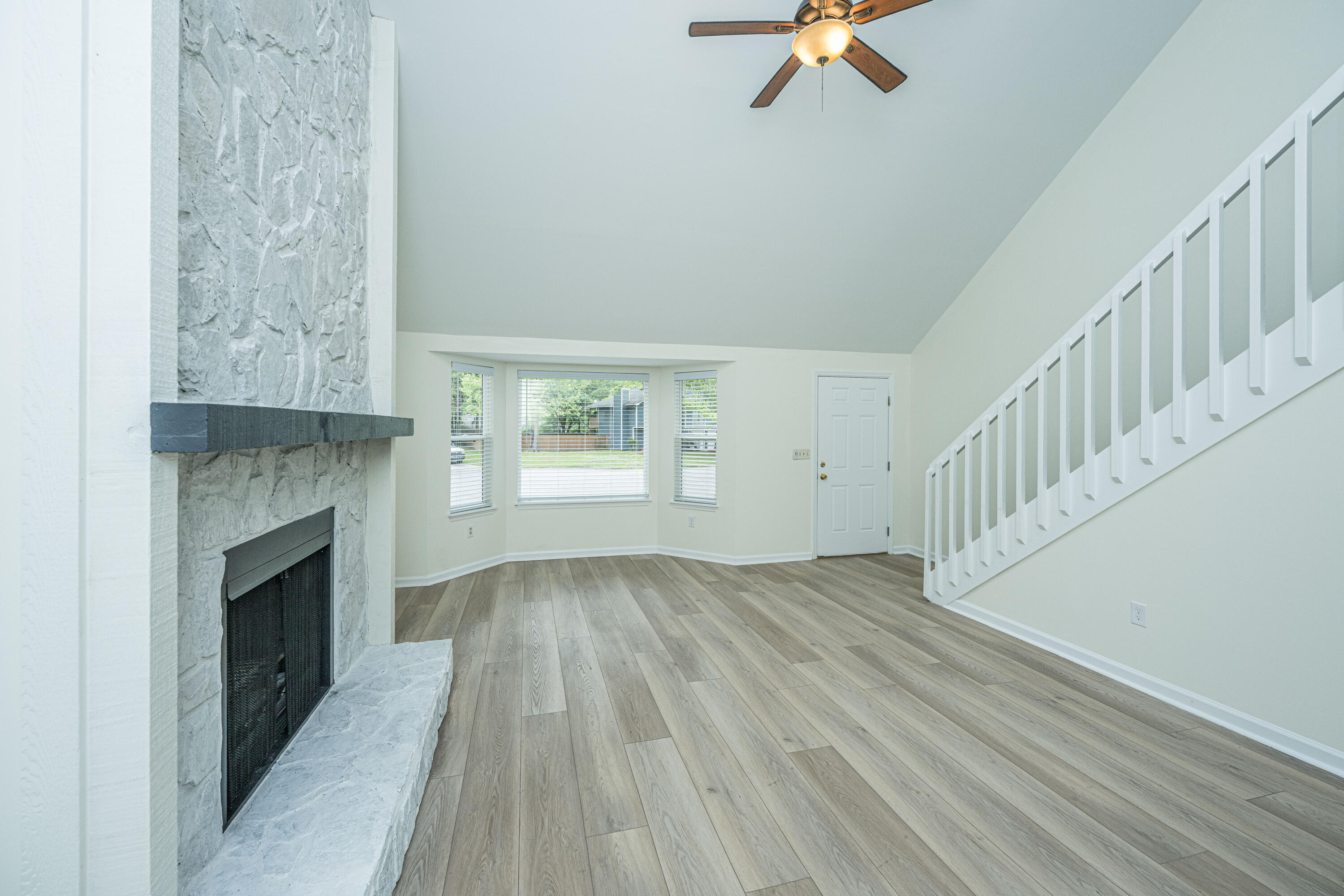 12 Inverary Court Charleston, SC 29414 - Photo 14 of 37 Living Room.02