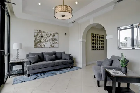 $395,000 | 2120 Kipling Street, Unit 304, Houston, TX 77098