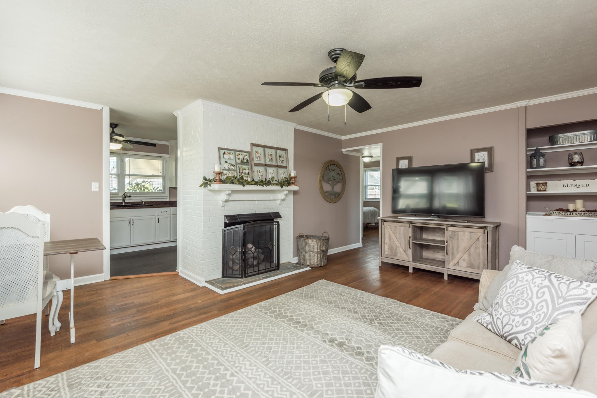102 Tomlinson Road Oak Ridge, TN 37830 - Photo 4 of 24 a living room with furniture and a flat screen tv