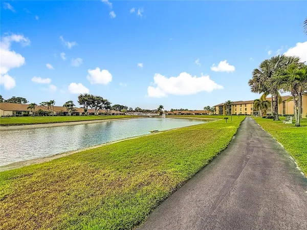 $1,800 | 826 Sky Pine Way, Unit G2, Greenacres, FL 33415