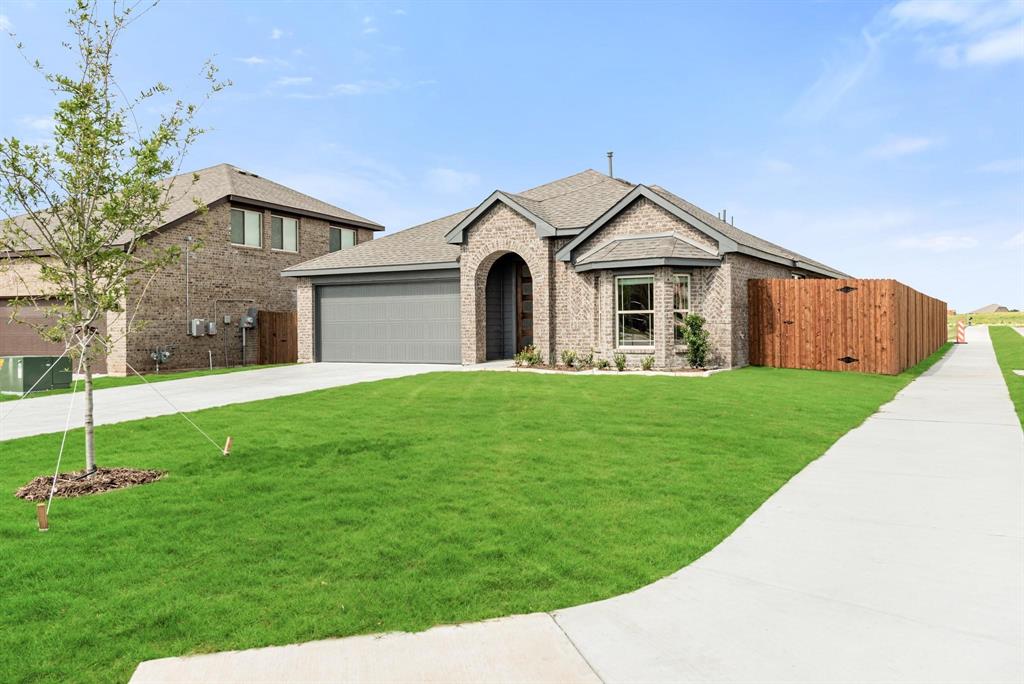 920 Elk Ridge Run Godley, TX 76044 - Photo 4 of 34 Single-story brick exterior with an arched entryway