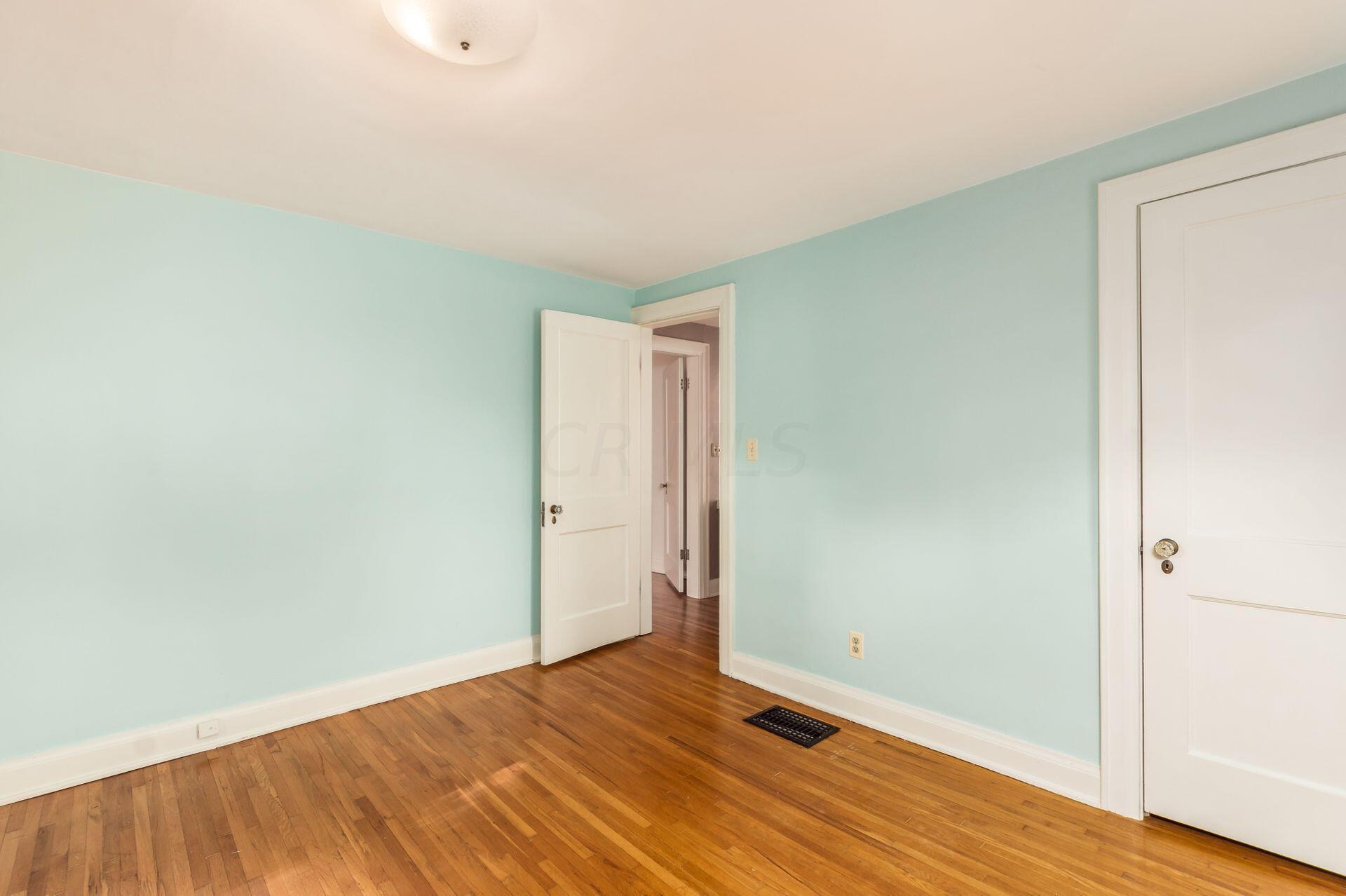 475 Piedmont Road Columbus, OH 43214 - Photo 23 of 35 Big bright bedroom