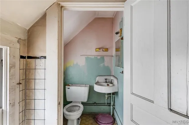 $229,500 | 1326 Lovejoy Street, Cheektowaga, NY 14206