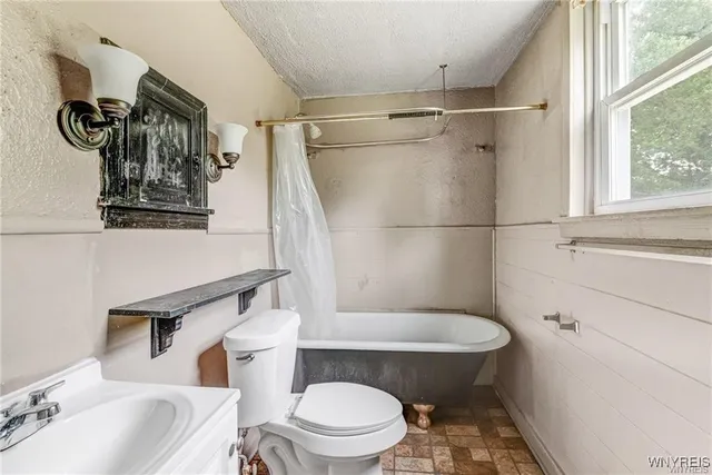 $229,500 | 1326 Lovejoy Street, Cheektowaga, NY 14206