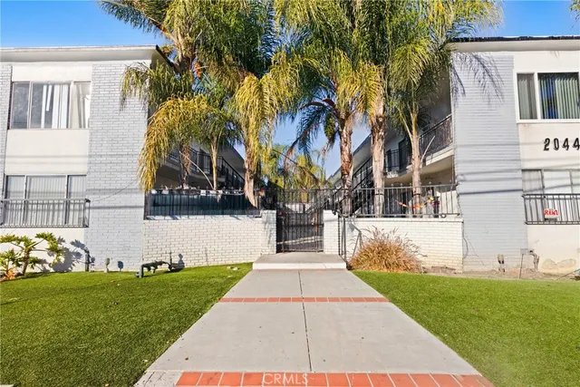 $1,895 | 20445 Saticoy Street, Unit 7, Winnetka, CA 91306