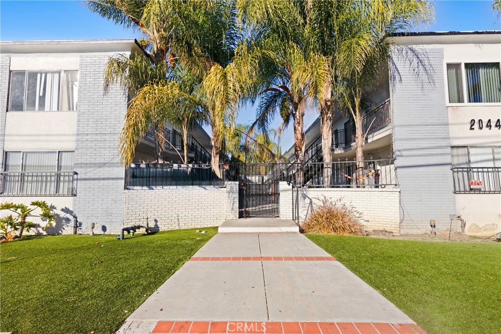 20445 Saticoy Street, Unit 7 Winnetka, CA 91306 - Photo 1 of 13