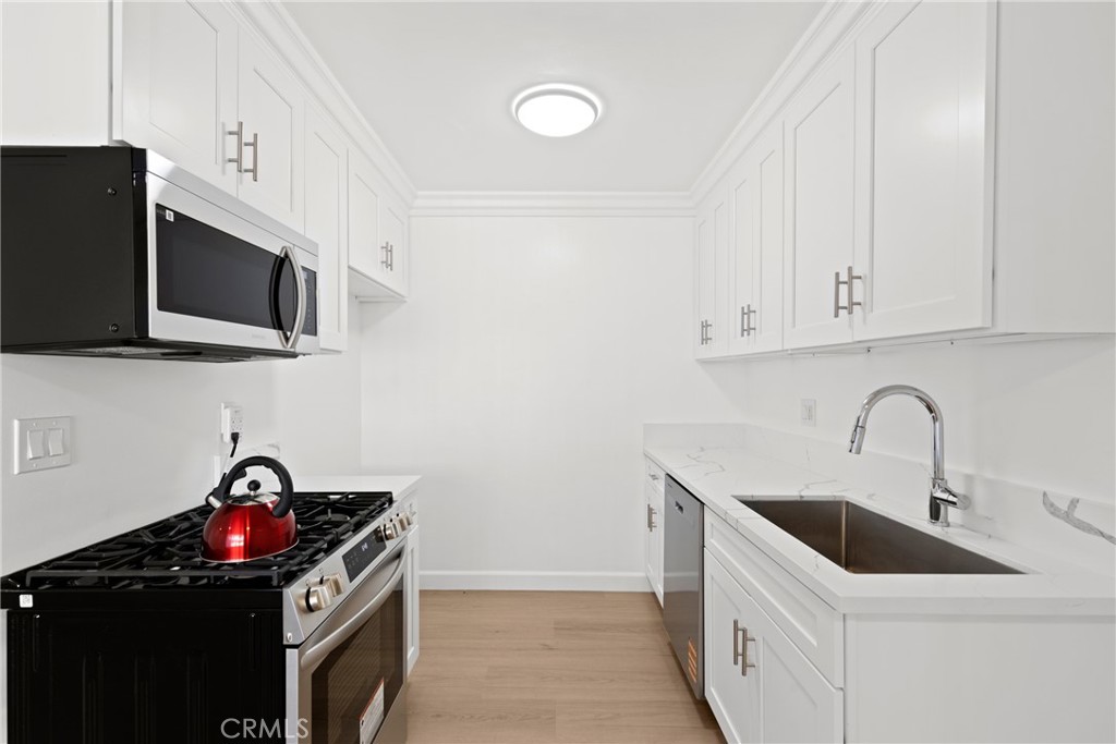 20445 Saticoy Street, Unit 7 Winnetka, CA 91306 - Photo 6 of 13