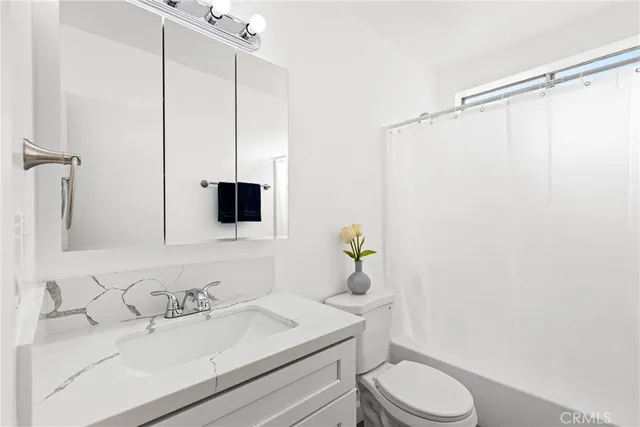 $1,895 | 20445 Saticoy Street, Unit 7, Winnetka, CA 91306