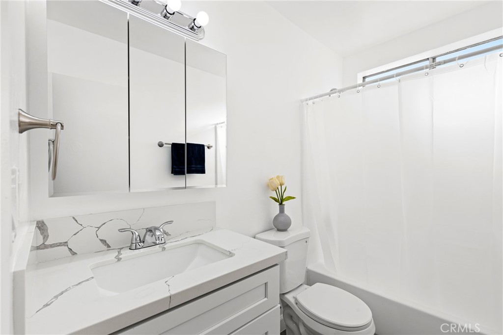 20445 Saticoy Street, Unit 7 Winnetka, CA 91306 - Photo 8 of 13