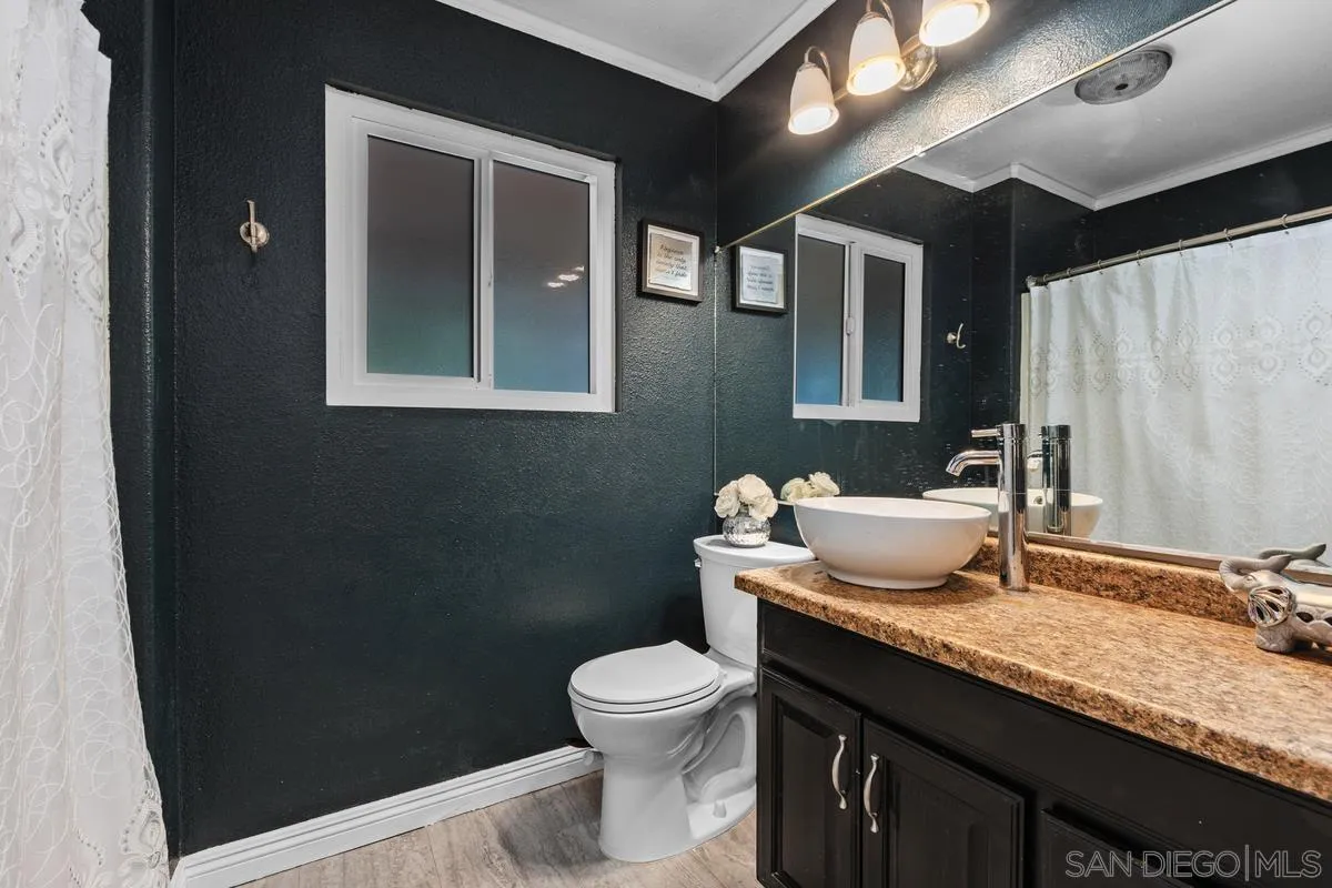 3562 South Mission Road Fallbrook, CA 92028 - Photo 23 of 38 Bathroom