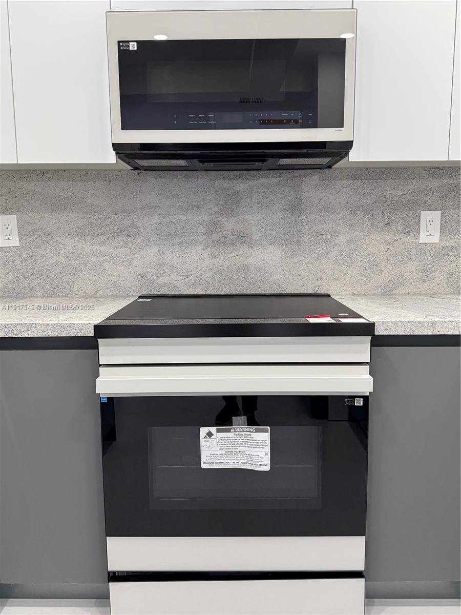 210 174th Street, Unit 1804 Sunny Isles Beach, FL 33160 - Photo 28 of 31 a close view of stove