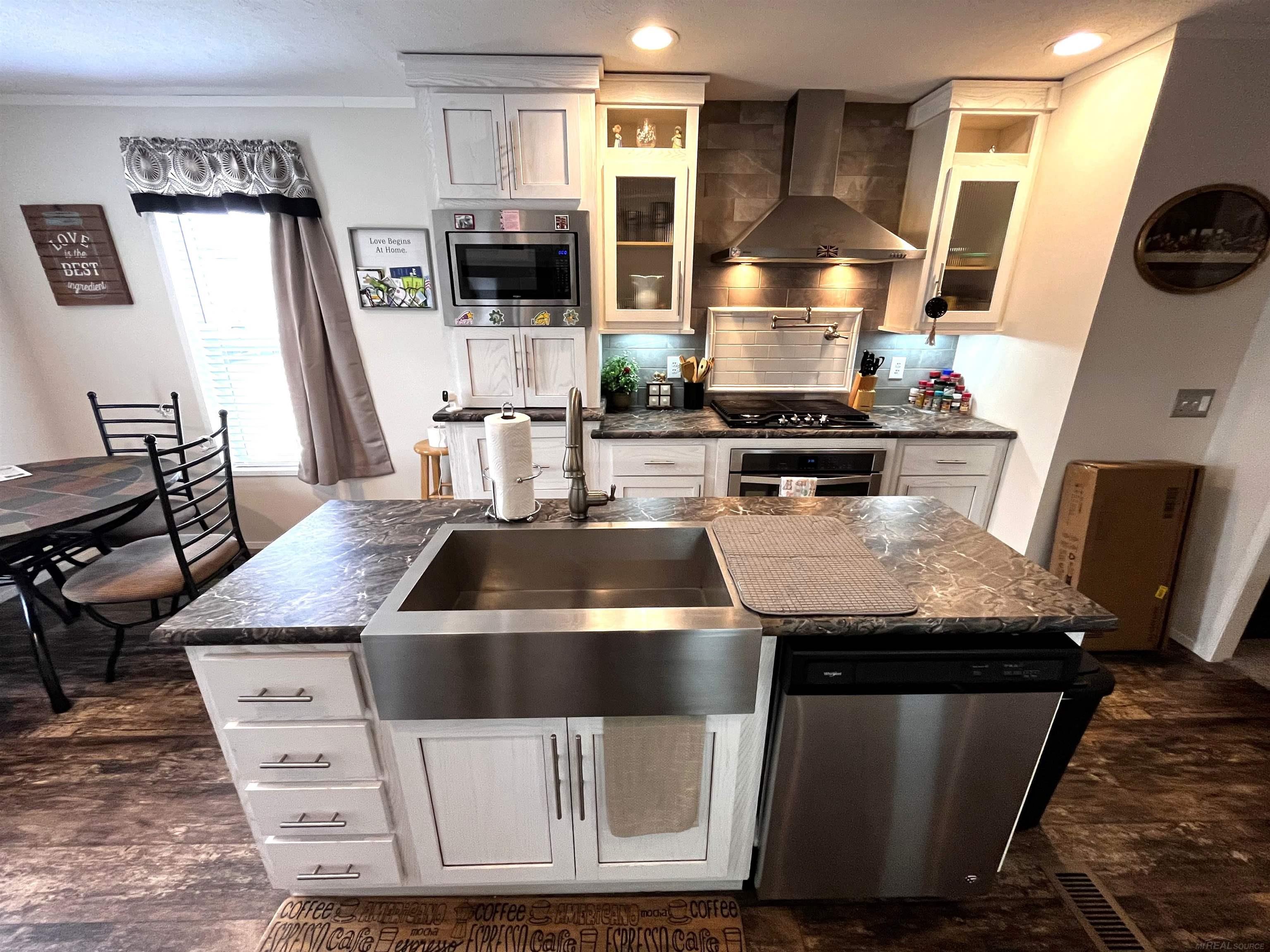 563 Allen Road Milan, MI 48160 - Photo 8 of 34 50220371-c923b913-1362-49f2-bb40-9f0e4aca67c6.JPG