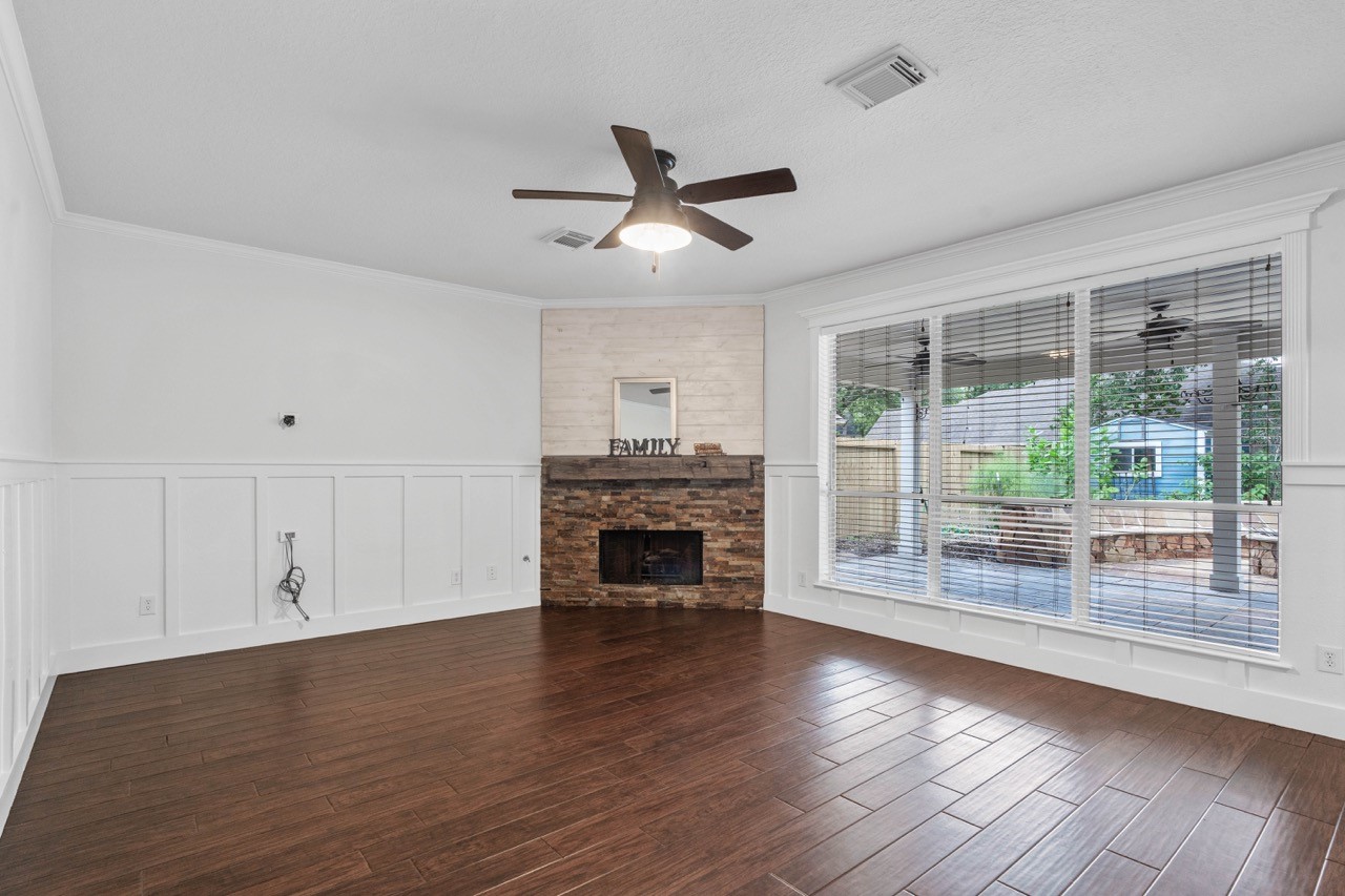 20406 Ranger Point Court Katy, TX 77450 - Photo 10 of 50 Living Room