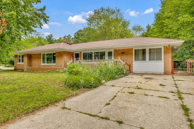 $230,000 | 2942 West McKinley Road, Rothbury, MI 49452