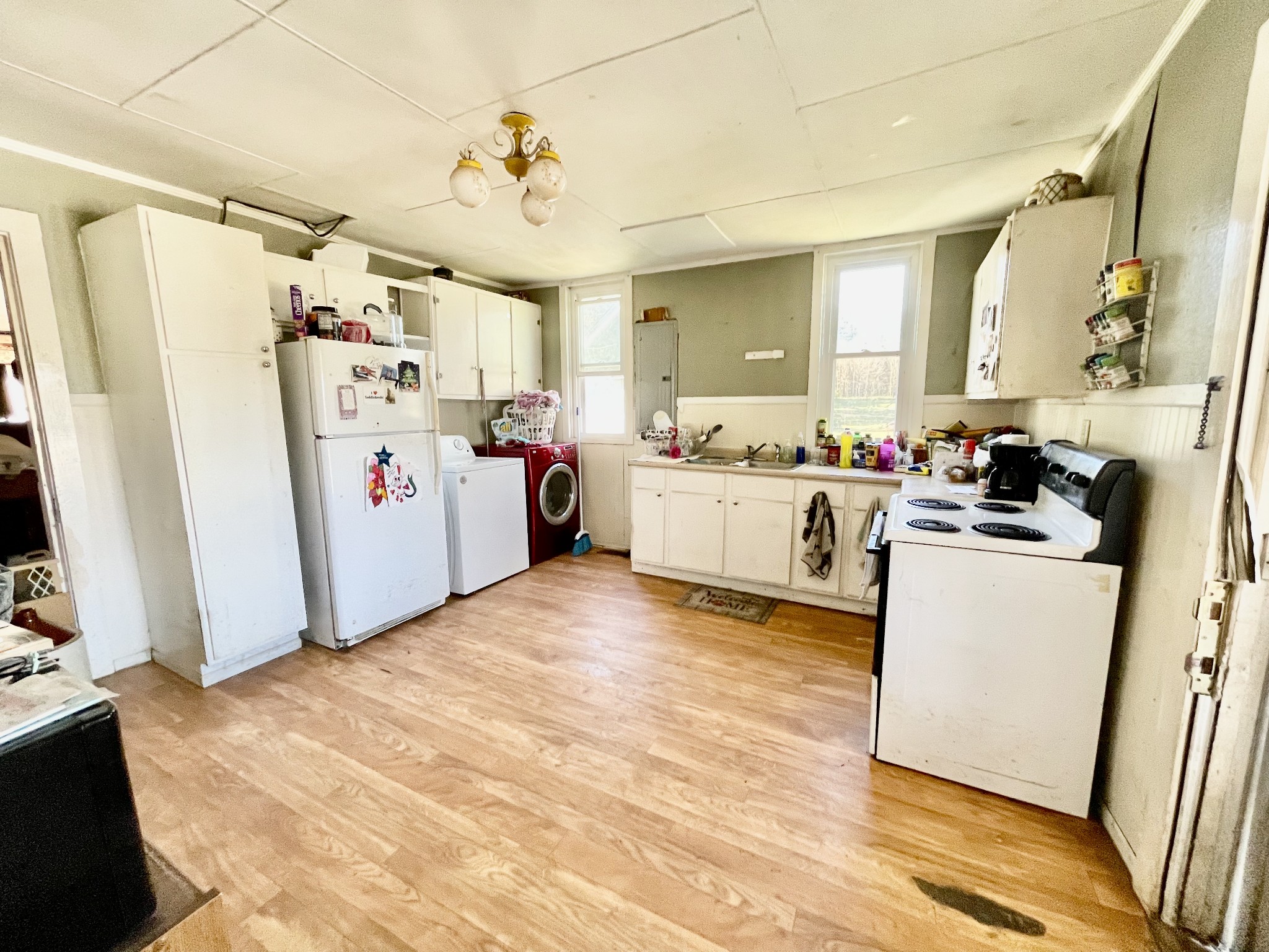 725 Kingdom Road Unionville, TN 37180 - Photo 5 of 26 a view of a kitchen with refrigerator and a stove