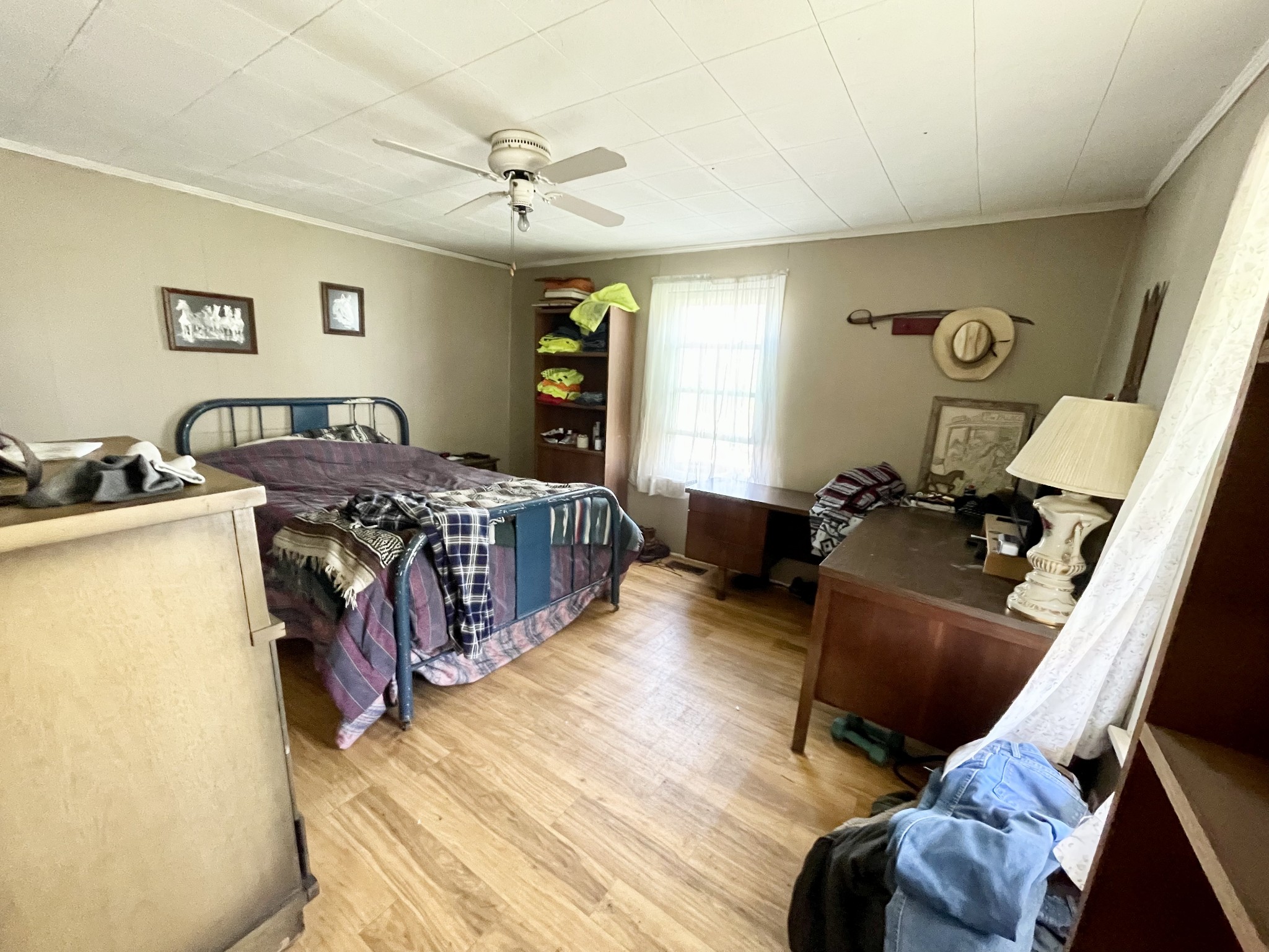 725 Kingdom Road Unionville, TN 37180 - Photo 8 of 26 a living room with furniture and a window