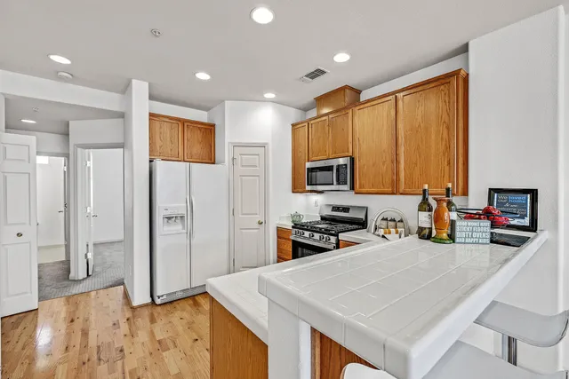 $649,000 | 710 City Walk Place, Unit 4, Hayward, CA 94541