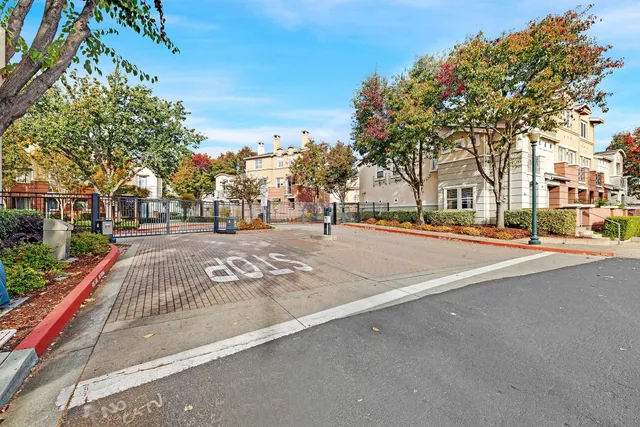 $649,000 | 710 City Walk Place, Unit 4, Hayward, CA 94541