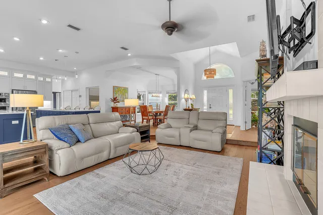 $9,950 | 8951 Southeast Marina Bay Drive, Hobe Sound, FL 33455