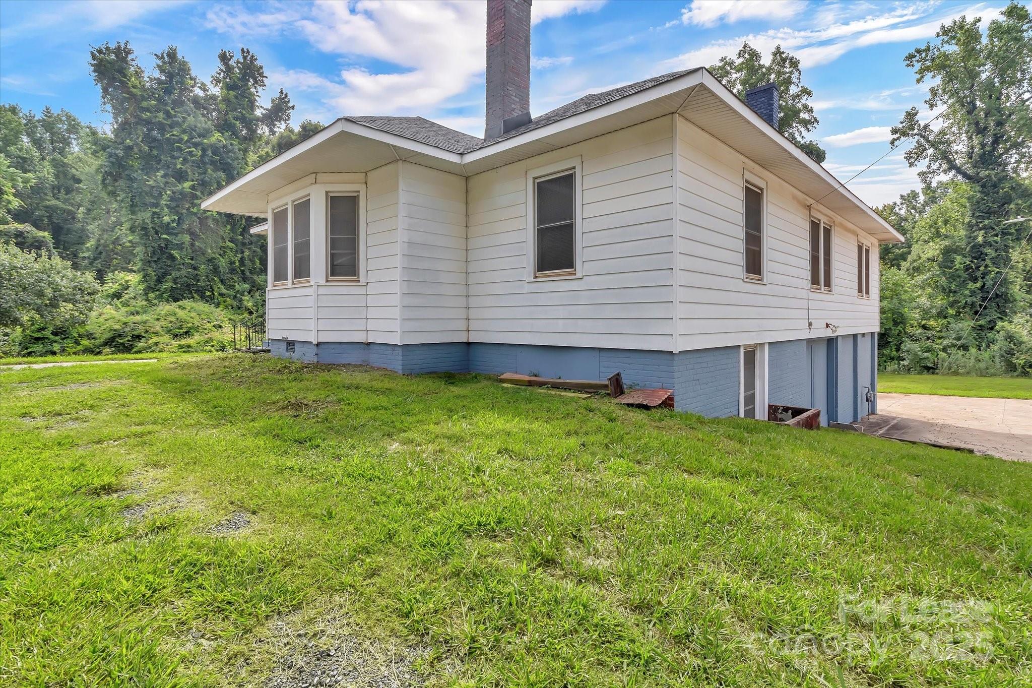 8209 Moores Chapel Road Charlotte, NC 28214 - Photo 3 of 27