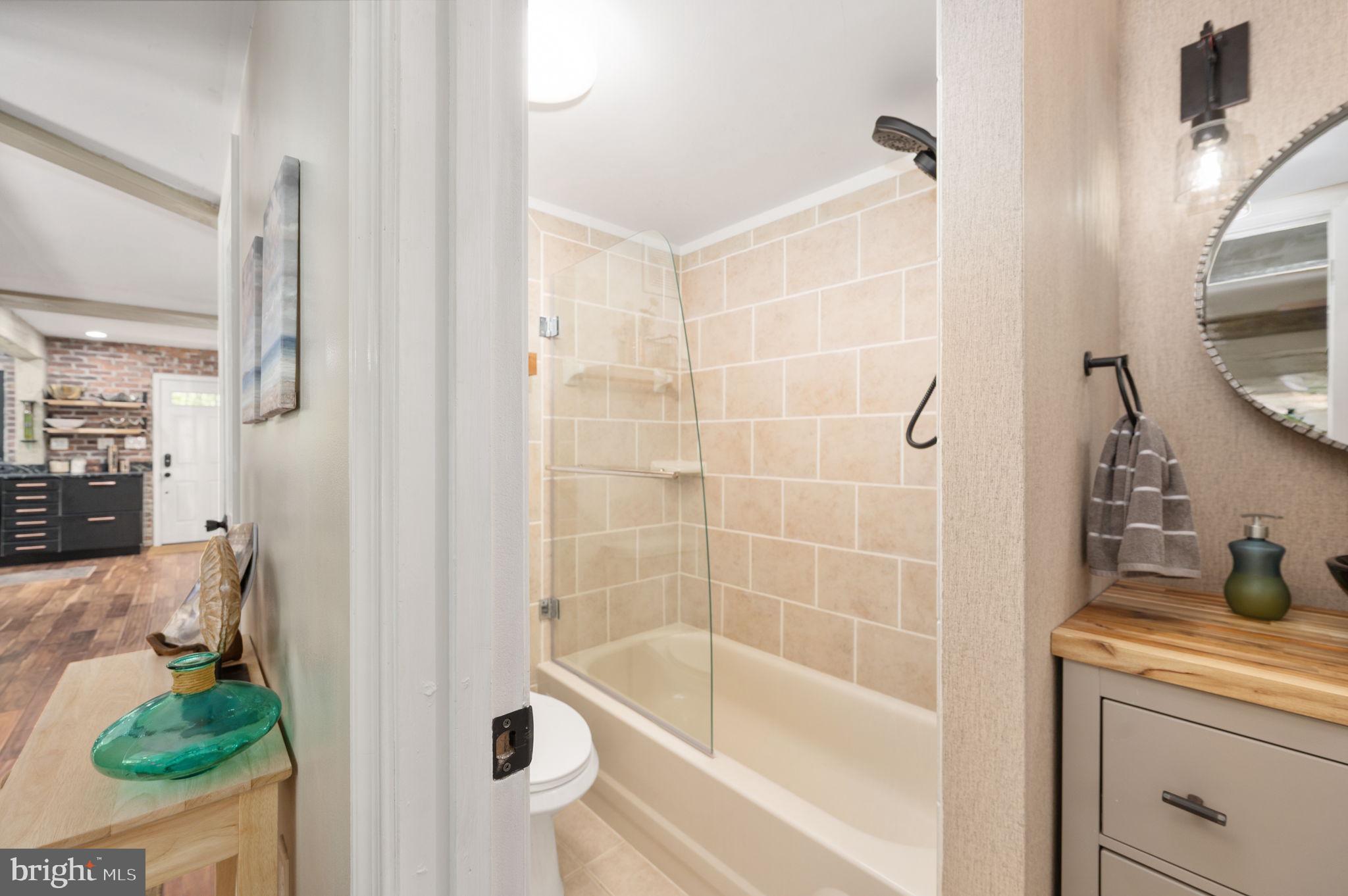 11408 Dutch Hollow Road Culpeper, VA 22701 - Photo 32 of 85 Full Bathroom 1 on main level