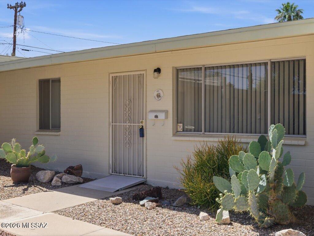 492 North Silverbell Road Tucson, AZ 85745 - Photo 4 of 33