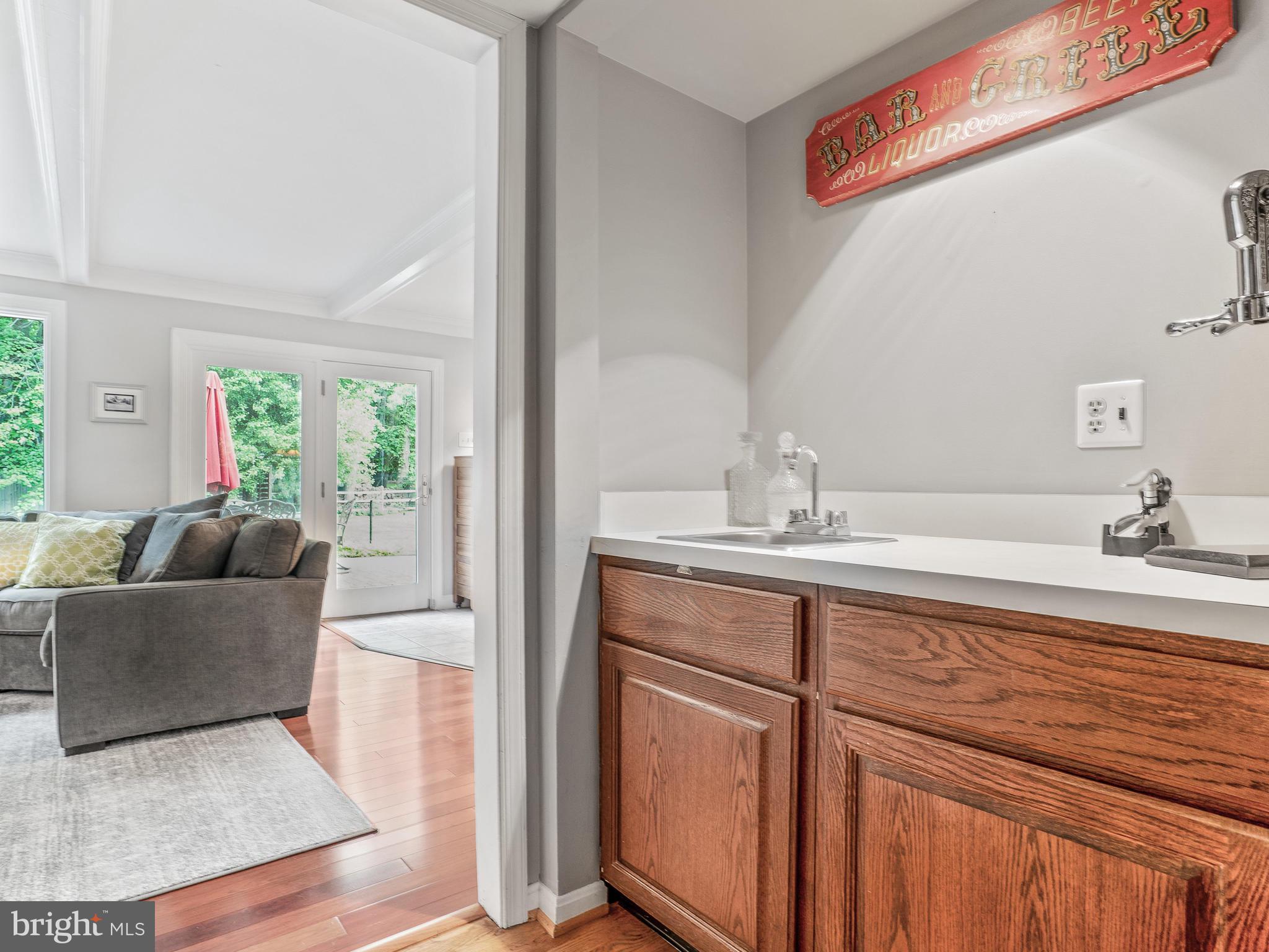 8801 Warfield Road Gaithersburg, MD 20882 - Photo 13 of 49 Wet bar
