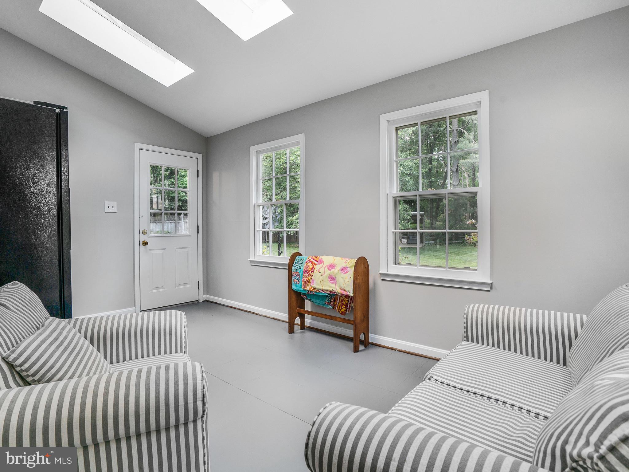 8801 Warfield Road Gaithersburg, MD 20882 - Photo 21 of 49 Sunroom off of Kitchen