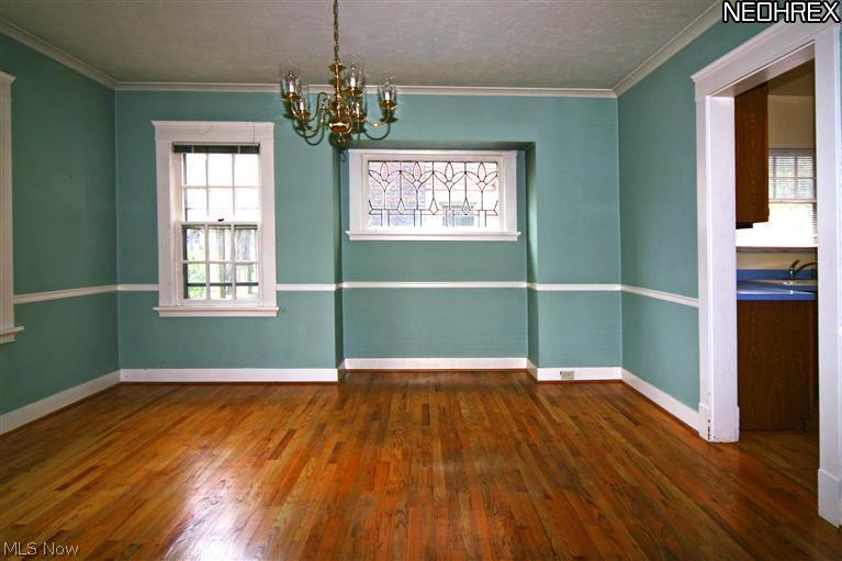 2952 Hampshire Road Cleveland, OH 44118 - Photo 9 of 19 view of the formal DR and the leaded glass window detail