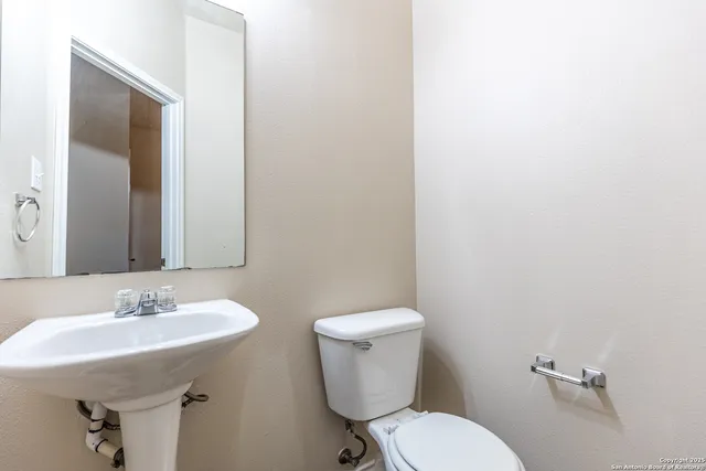 $1,100 | 10711 Mathom Landing, Unit 1, Universal City, TX 78148