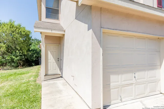 $1,100 | 10711 Mathom Landing, Unit 1, Universal City, TX 78148