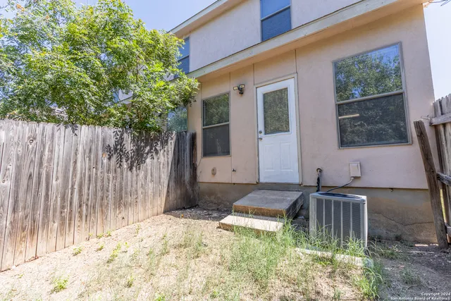 $1,100 | 10711 Mathom Landing, Unit 1, Universal City, TX 78148