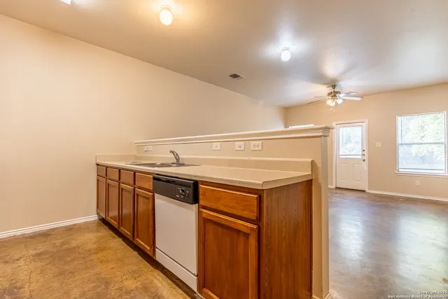 $1,100 | 10711 Mathom Landing, Unit 1, Universal City, TX 78148